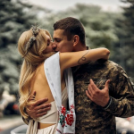 Весілля під звуки сирен. Хто з українських зірок одружився під час війни