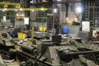 росія лагодить танки деталями від пральних машин