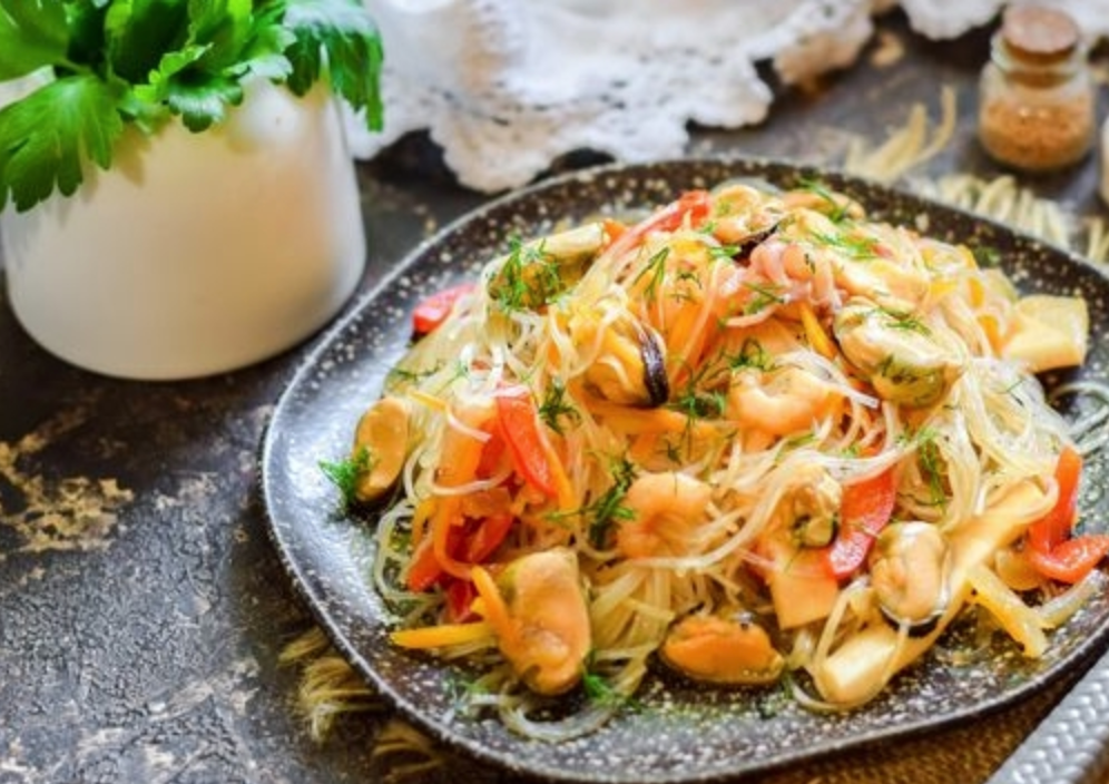 Рецепт фунчози з морепродуктами