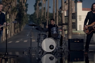 Рок-група Кіану Рівза випустила кліп "Everything Turns Around" та анонсувала новий альбом