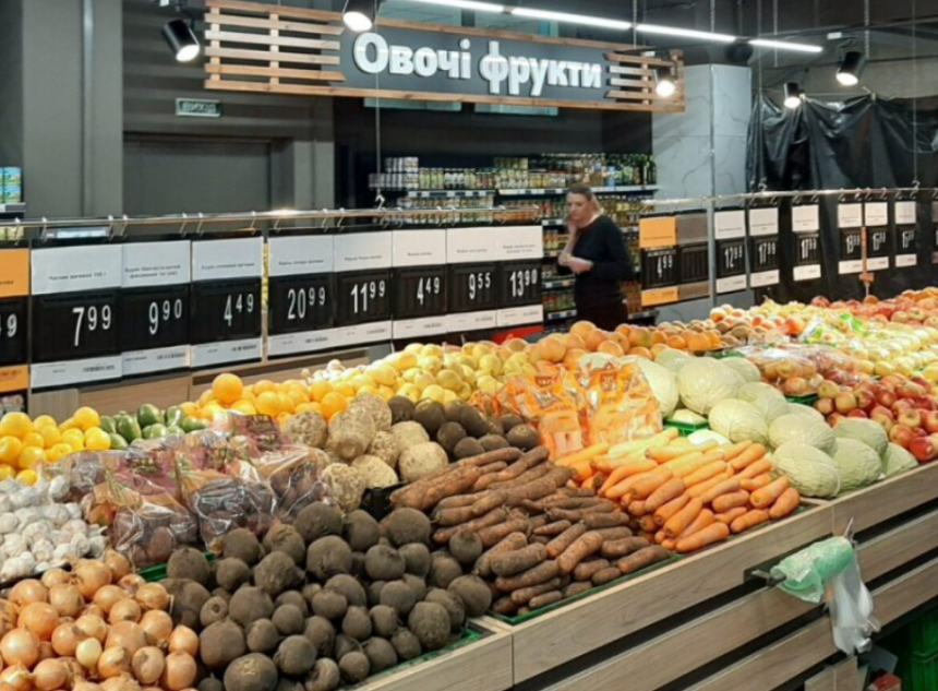 Українські супермаркети знизили ціни на картоплю, капусту та морквину вперше за рік