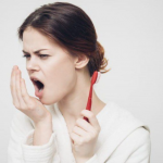 Неприємний запах з рота: причини та способи позбавитися від нього