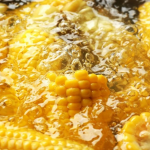 Як довго потрібно варити кукурудзу і що слід додати до води, щоб вона стала ніжною?