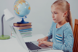 Безкоштовні ноутбуки та планшети для українських школярів і вчителів: що важливо знати