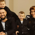 MONATIK та його дружина в українських вишиванках відвели синів до школи