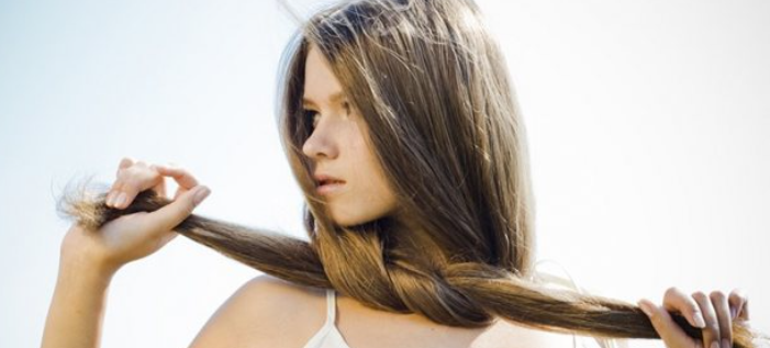 Народні засоби, які ефективно допомагають при випадінні волосся у жінок