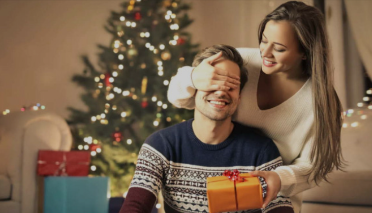 Що подарувати на Різдво та Новий рік чоловікові: 10 небанальних ідей
