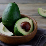 Секрети дозрівання авокадо вдома: як врятувати незрілий фрукт