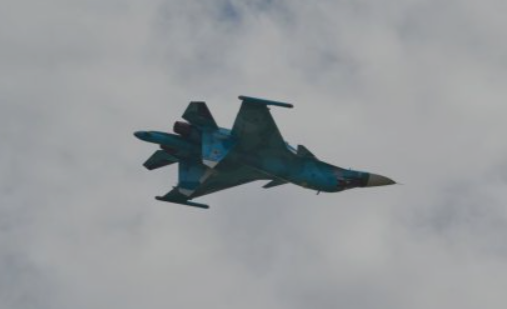 Несподівано виникла пожежа на бомбардувальнику Су-34 в Росії (відео)