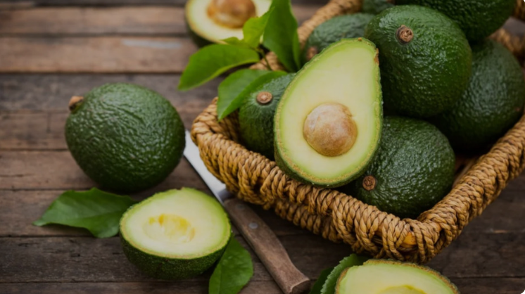 Як правильно зберігати авокадо, щоб воно залишалося свіжим тривалий час