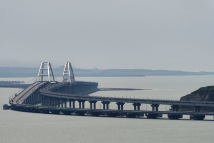 Перспективи знищення Кримського мосту до середини липня: відгук ВМС на публікацію у The Sun