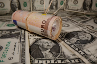 Прогноз курсу долара в Україні на найближчі місяці: думка фінансистів