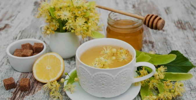 Коли і кому варто пити липовий чай: користь і шкода напою