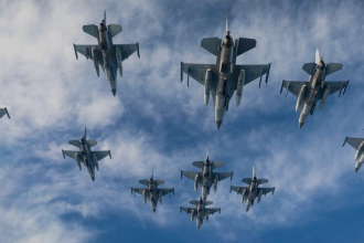 Більше літаків, ніж пілотів: Україна не встигає підготувати кадри для всіх F-16 - The Times