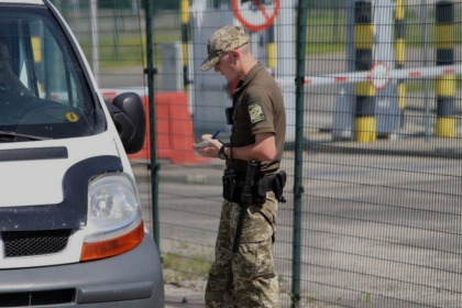 Військові можуть виїжджати за кордон під час відпустки, але є певні умови