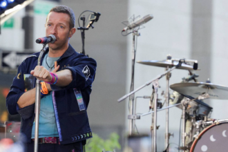 Соліст Coldplay Кріс Мартін оскандалився на концерті в Сеулі через дивну заяву про Росію та Путіна