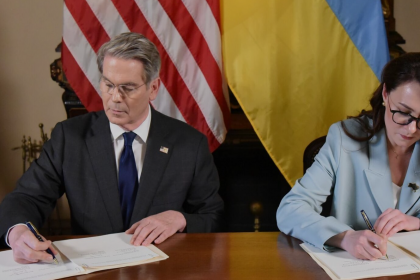 Підписання угоди про надра між Україною і США: крок до зброї та ще 100 днів дипломатії