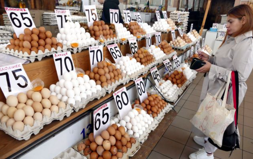 Інфляція б’є рекорди: ціни на продукти в Україні злетіли, яйця подорожчали на 75%