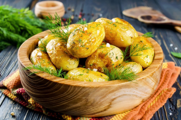 🥔 Як приготувати молоду картоплю по-ресторанному: хрустка, ароматна, ідеальна