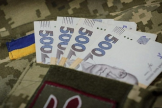 Пенсія у разі втрати годувальника-військовослужбовця: суми виплат та хто має право на них