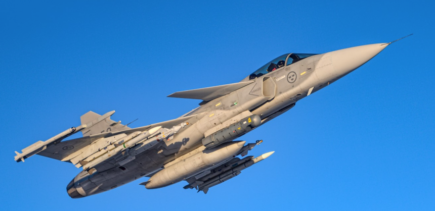 Шведські винищувачі Gripen: для чого вони Україні, скільки коштують, на що здатні та чи кращі за F-16