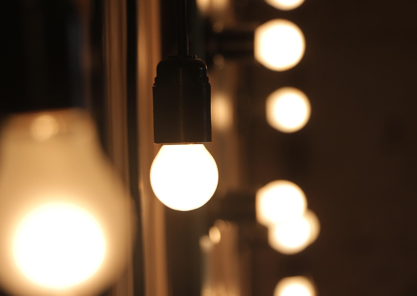 Графік відключень електроенергії в Петропавлівській Борщагівці 26.11.2025: перевір свою групу
