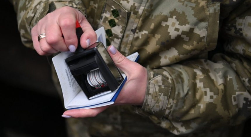 Хто із заброньованих може виїхати за кордон під час війни