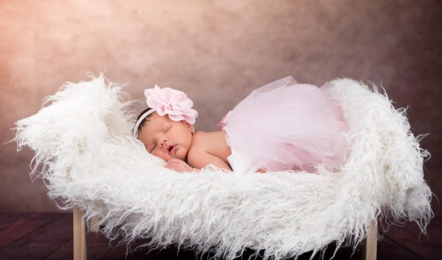 Приснилося, що народила дівчинку: значення сну та можливі тлумачення