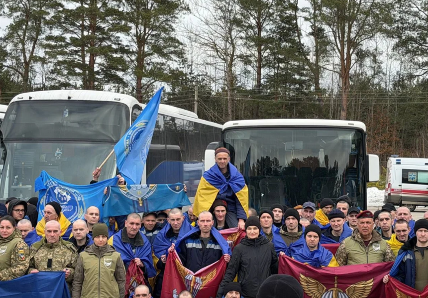 Списки звільнених з полону сьогодні: Україна повернула 300 військових та двох цивільних