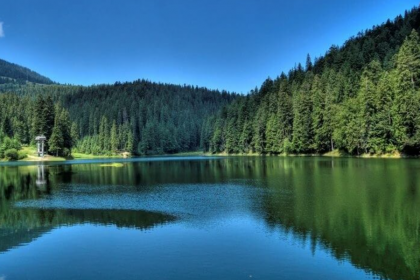 Куди поїхати в Україні влітку 2026: море, гори, озера та ціни