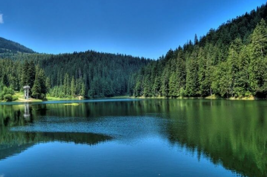Куди поїхати в Україні влітку 2026: море, гори, озера та ціни